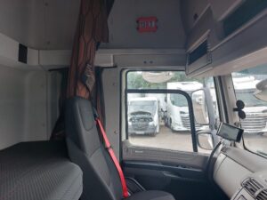 2023-daf-cf340-26t-box-rigid-1000008387