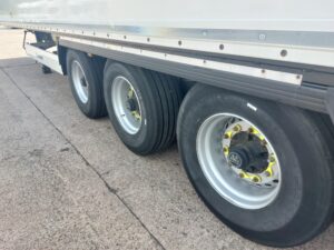 2022-krone-tri-axle-box-trailer-1000049708