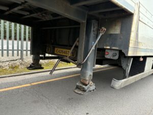 2016-don-bur-tri-axle-step-frame-double-deck-trailer-20260401_100135210_ios