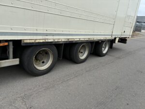 2016-don-bur-tri-axle-step-frame-double-deck-trailer-20260401_100140630_ios
