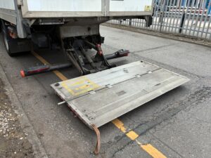 2022-daf-lf180-7-5t-box-tail-lift-20260804_094707380_ios