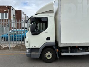 2022-daf-lf180-7-5t-box-tail-lift-20260804_095541441_ios