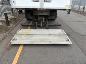 2022-daf-lf180-7-5t-box-tail-lift-20260804_095914477_ios
