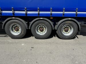 2023-dennison-hydraroll-floor-curtainsider-20260810_131039562_ios