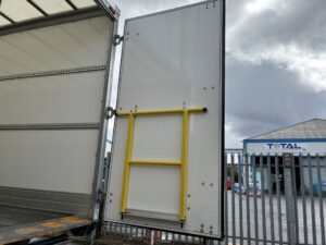 2025-mercedes-actros-2532-26t-box-rigid-20260819_125703122_ios