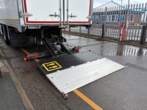 2025-mercedes-actros-2532-26t-box-rigid-20260819_125829992_ios