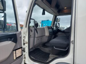 2022-daf-lf180-7-5t-box-tail-lift-1000008975