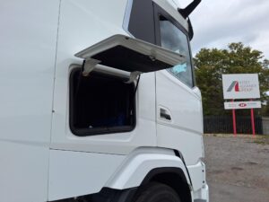 2022-daf-xg530-mid-lift-1000056503